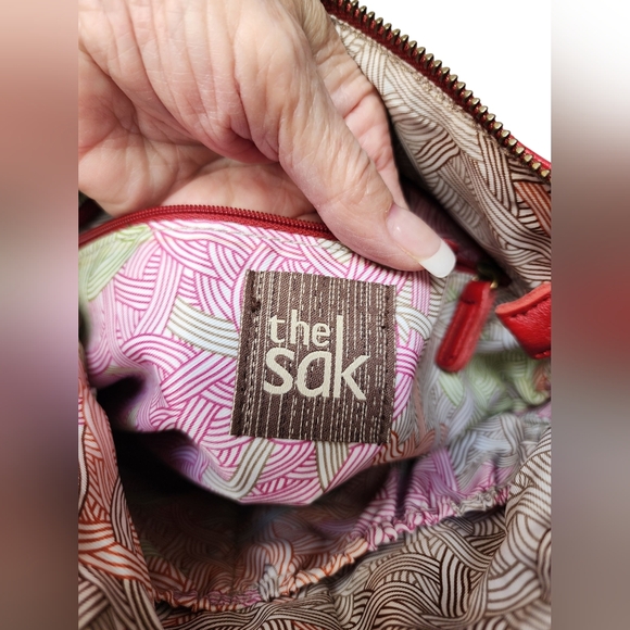 THE SAK Soft Cherry Red Pebbled Leather Lucia Crossbody Bag EUC - Picture 16 of 16